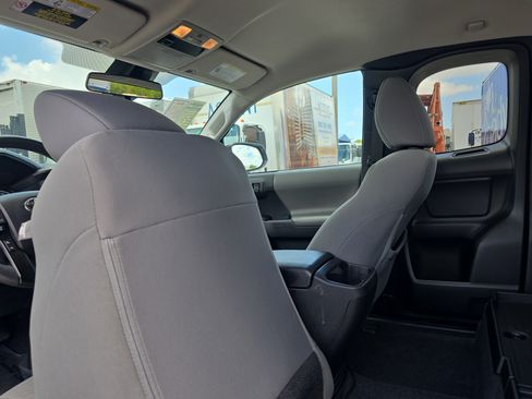 Used 2021 Toyota Tacoma SR AWD/4WD image 13