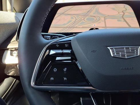 New 2026 Cadillac Optiq Luxury 2 image 17