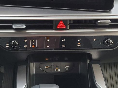 New 2026 Kia Sorento LX FWD image 16