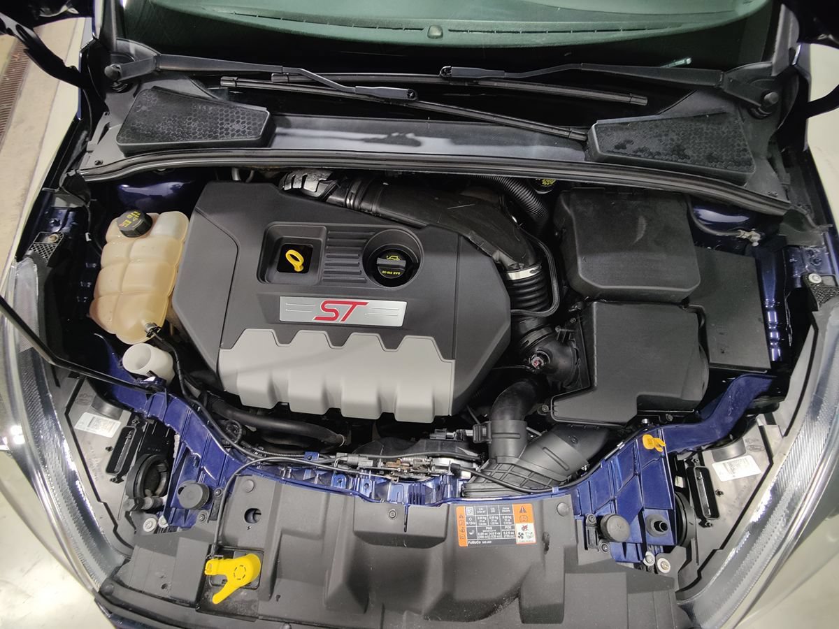 Used 2016 Ford Focus ST w/ Equipment Group 401A FWD image 4