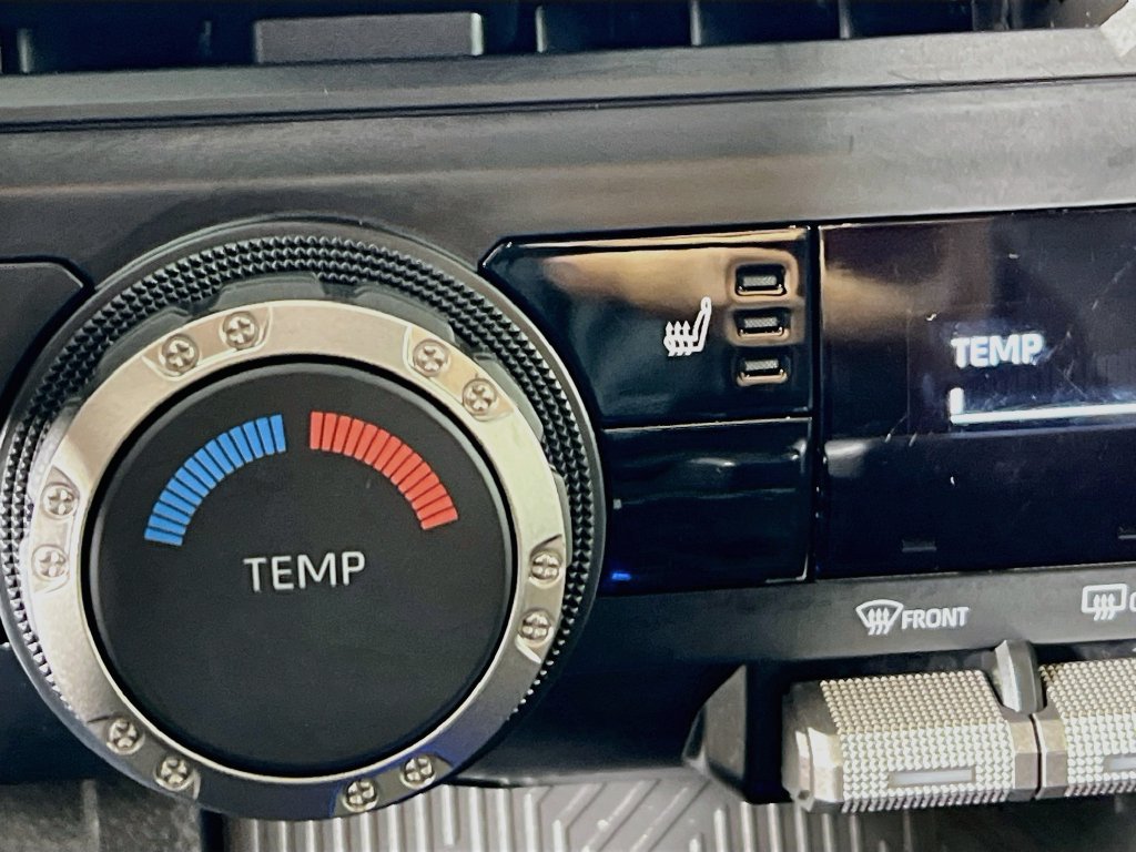 Used 2025 Toyota Tacoma SR5 AWD/4WD image 18