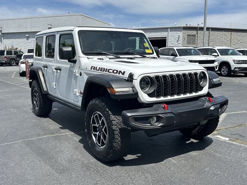 Used 2025 Jeep Wrangler Unlimited Rubicon w/ Convenience Group image 2