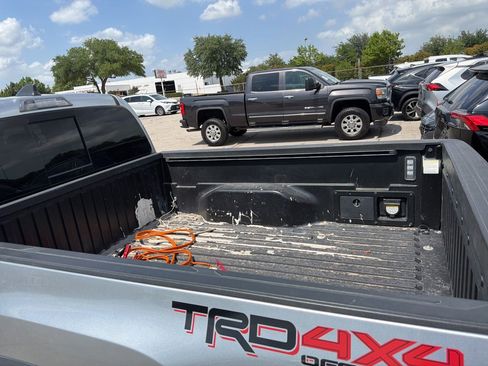 Used 2022 Toyota Tacoma TRD Off-Road w/ TRD Premium Off Road Package AWD/4WD image 7