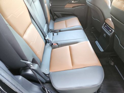 Used 2024 Lexus GX 550 w/ Accessory Package (Z1) AWD/4WD image 31