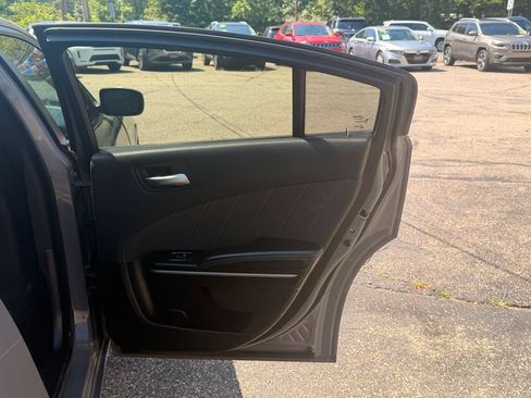 Used 2019 Dodge Charger SXT RWD image 21