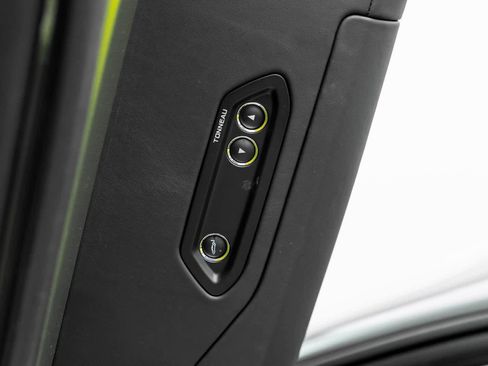 Used 2025 McLaren Artura Spider image 24