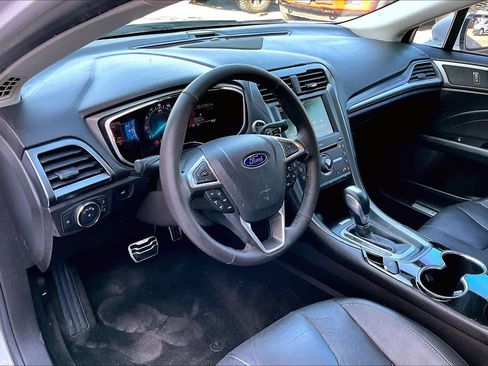 Used 2016 Ford Fusion Titanium image 18