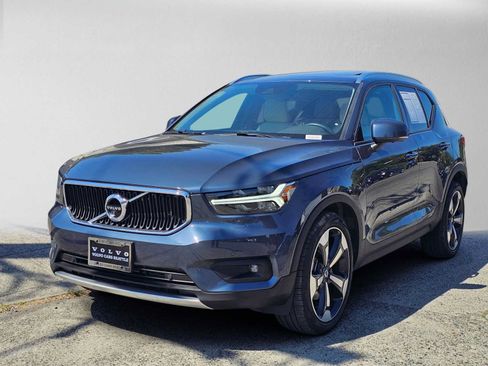 Used 2021 Volvo XC40 T5 Momentum w/ Premium Package AWD/4WD image 7