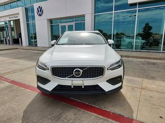 Used 2025 Volvo V60 B5 Cross Country Plus AWD/4WD video 2