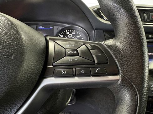 Used 2018 Nissan Rogue SV image 22