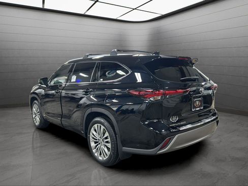 New 2026 Toyota Highlander Platinum image 24