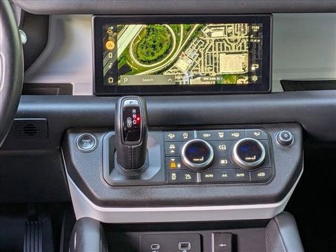 Used 2023 Land Rover Defender 90 S image 10