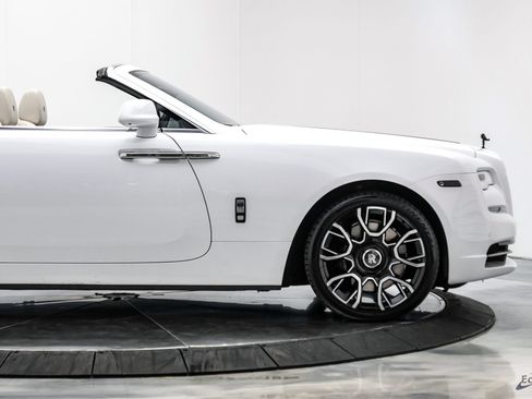 Used 2017 Rolls-Royce Dawn RWD image 28