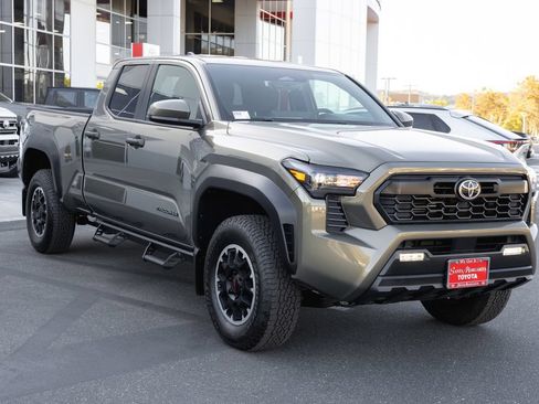 Certified 2026 Toyota Tacoma TRD Off-Road AWD/4WD image 3