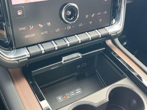 New 2026 GMC Yukon XL Denali w/ Denali Reserve Package RWD image 20