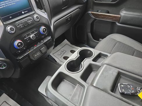 Used 2021 GMC Sierra 1500 SLE image 29