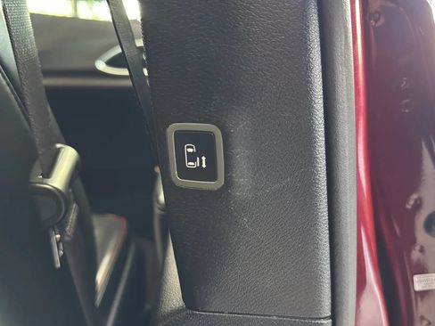 Used 2019 Chrysler Pacifica Limited FWD image 33