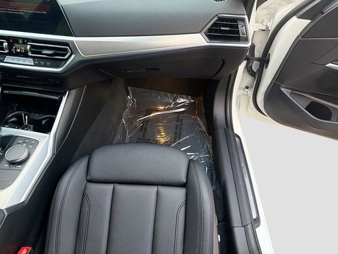 Used 2021 BMW 330i Sedan w/ Convenience Package image 17