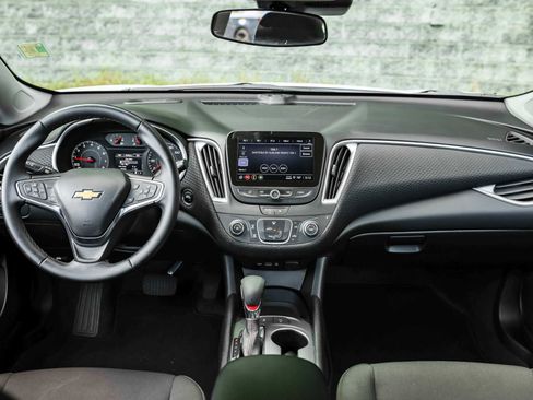 Used 2025 Chevrolet Malibu RS image 25