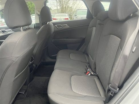 Used 2024 Kia Sportage LX image 17