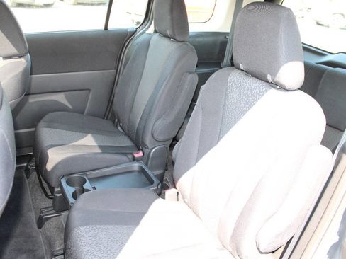 Used 2012 MAZDA MAZDA5 Touring w/ Moonroof & Audio Pkg image 18