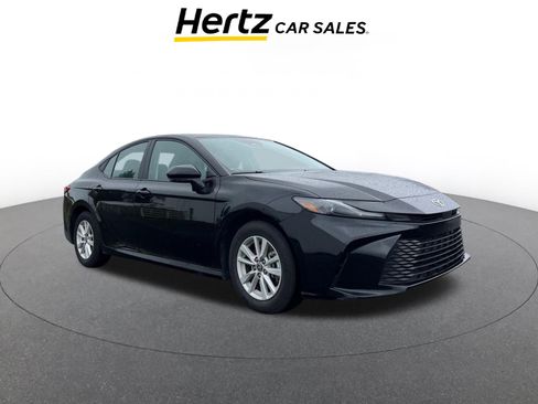 Used 2025 Toyota Camry LE image 1