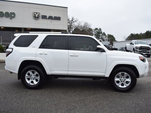 Used 2022 Toyota 4Runner SR5 image 10