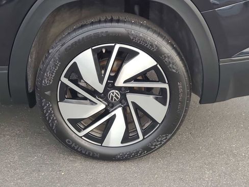 Used 2024 Volkswagen Atlas SE image 16