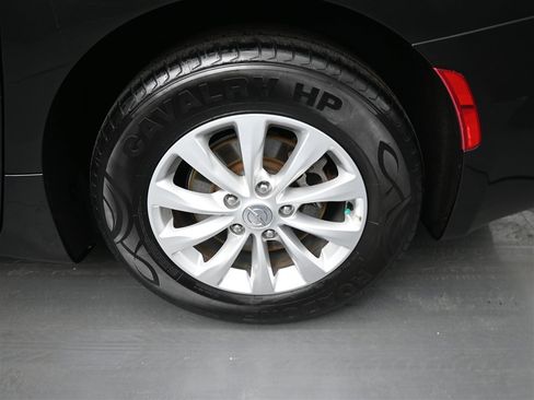 Used 2018 Chrysler Pacifica Touring-L image 20