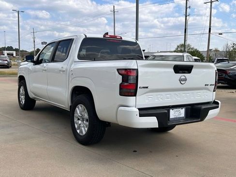 Used 2023 Nissan Frontier SV image 6