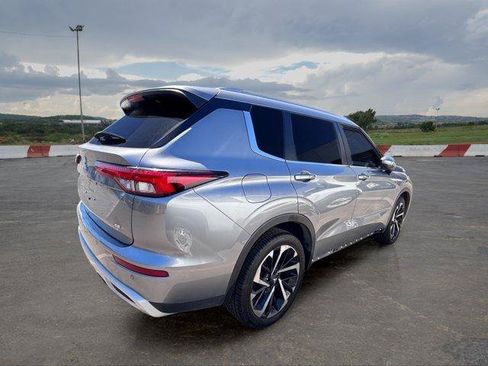 Used 2024 Mitsubishi Outlander SE FWD image 3