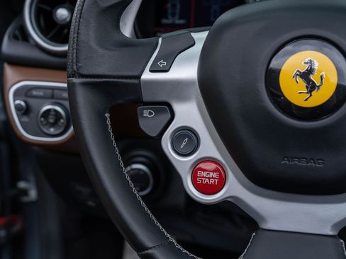 Used 2017 Ferrari California T RWD image 38