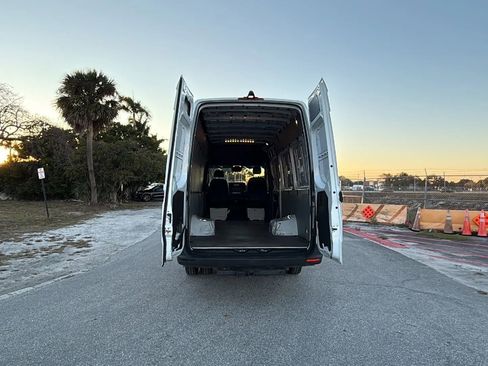 Used 2023 Mercedes-Benz Sprinter 4500 image 6