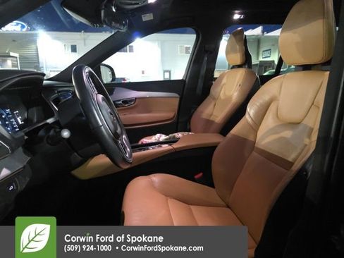 Used 2018 Volvo XC90 T5 Momentum w/ Convenience Package image 2