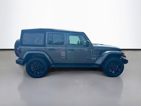Used 2022 Jeep Wrangler Unlimited Sahara w/ Cold Weather Group AWD/4WD image 8