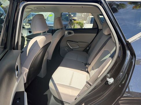 Certified 2025 Kia Soul LX image 4