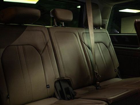 Used 2019 Ford Expedition Limited w/ Equipment Group 302A AWD/4WD image 12