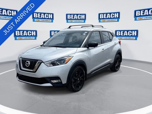 Used 2019 Nissan Kicks SR w/ SR Premium Package FWD image 4