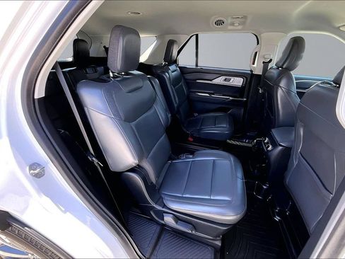 Used 2025 Ford Explorer Active w/ Active Comfort Package AWD/4WD image 18
