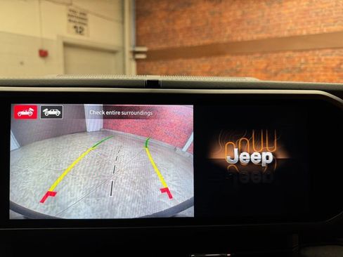 Used 2024 Jeep Wrangler Unlimited Sahara w/ Technology Group image 21