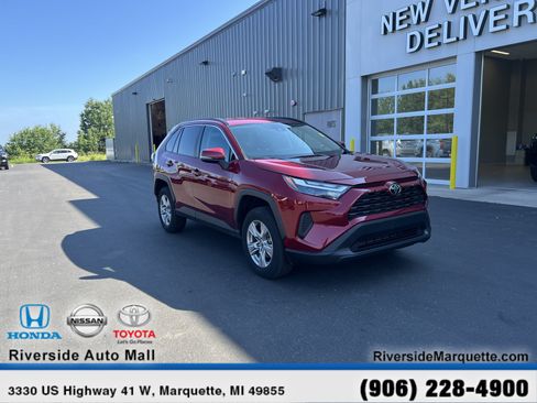 Used 2025 Toyota RAV4 XLE AWD/4WD image 1