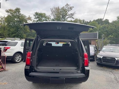 Used 2018 Chevrolet Suburban LT w/ LT Signature Package image 12