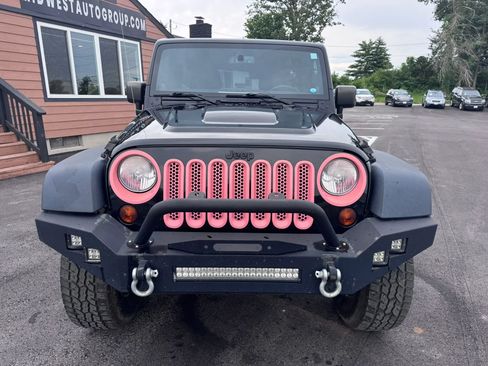 Used 2013 Jeep Wrangler Unlimited Sahara AWD/4WD image 9