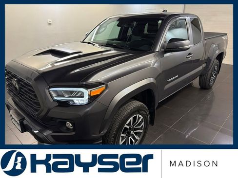 Used 2020 Toyota Tacoma TRD Sport w/ TRD Premium Sport Package AWD/4WD image 3