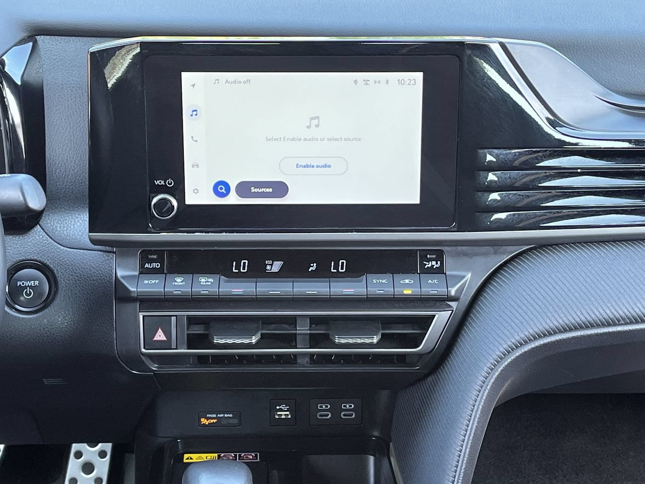 Used 2025 Toyota Camry SE FWD image 15