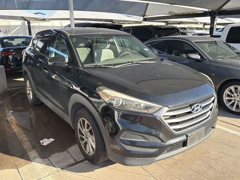 Used 2017 Hyundai Tucson SE image 2