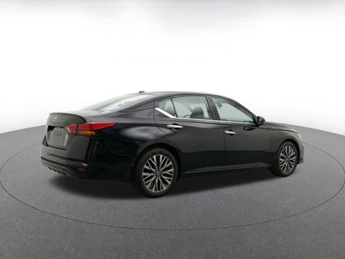 Used 2025 Nissan Altima 2.5 SV FWD image 8