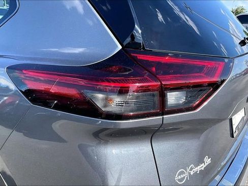 Used 2021 Nissan Rogue SV FWD image 20