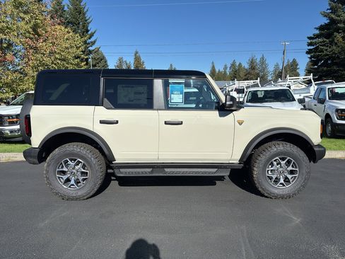 New 2025 Ford Bronco Badlands AWD/4WD image 10