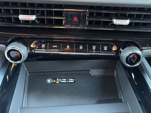 New 2025 Chevrolet Suburban Premier w/ Sun And Tow Package image 28